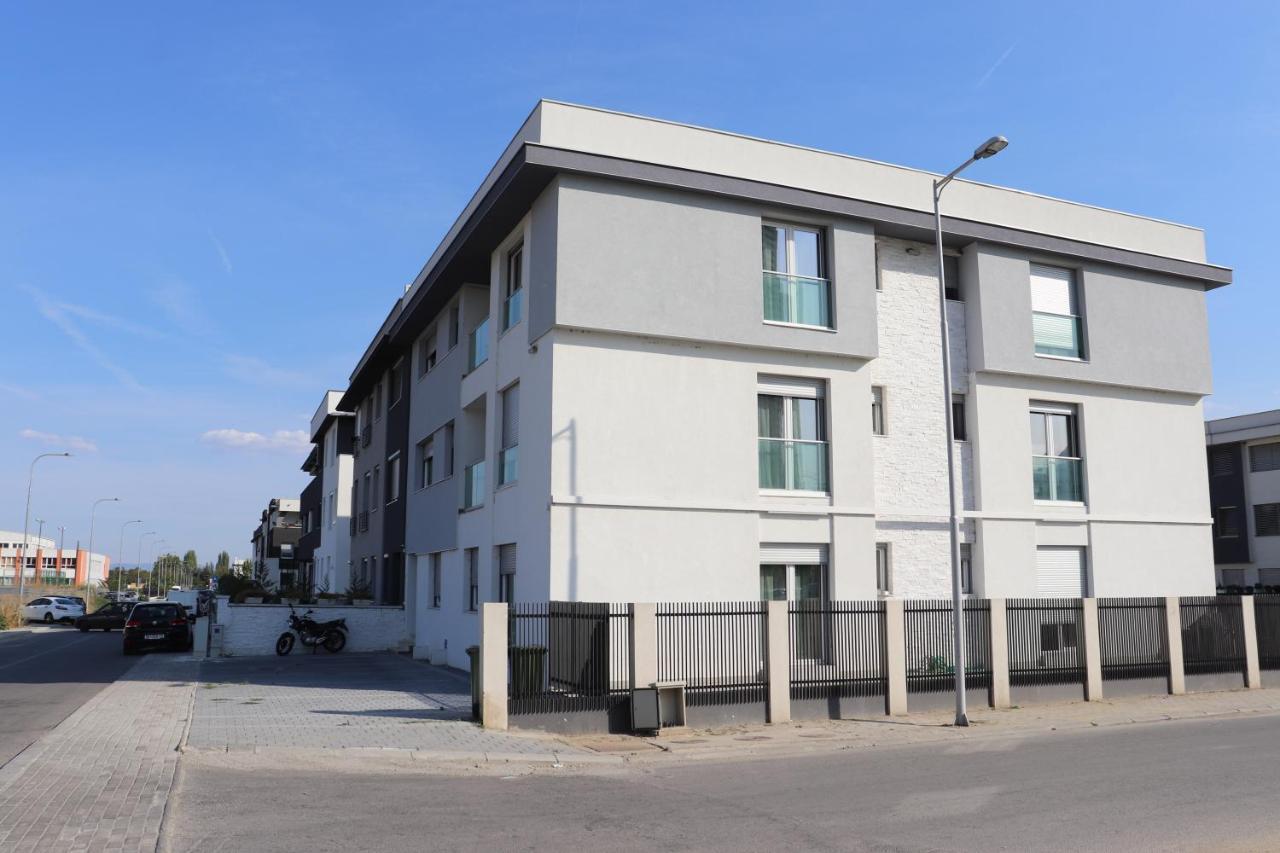 Foxxy Luxury Apartments Скопье Экстерьер фото